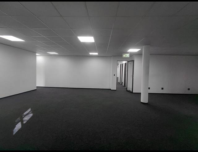 291M² OFFICE TO LET IN EPSOM DOWNS
